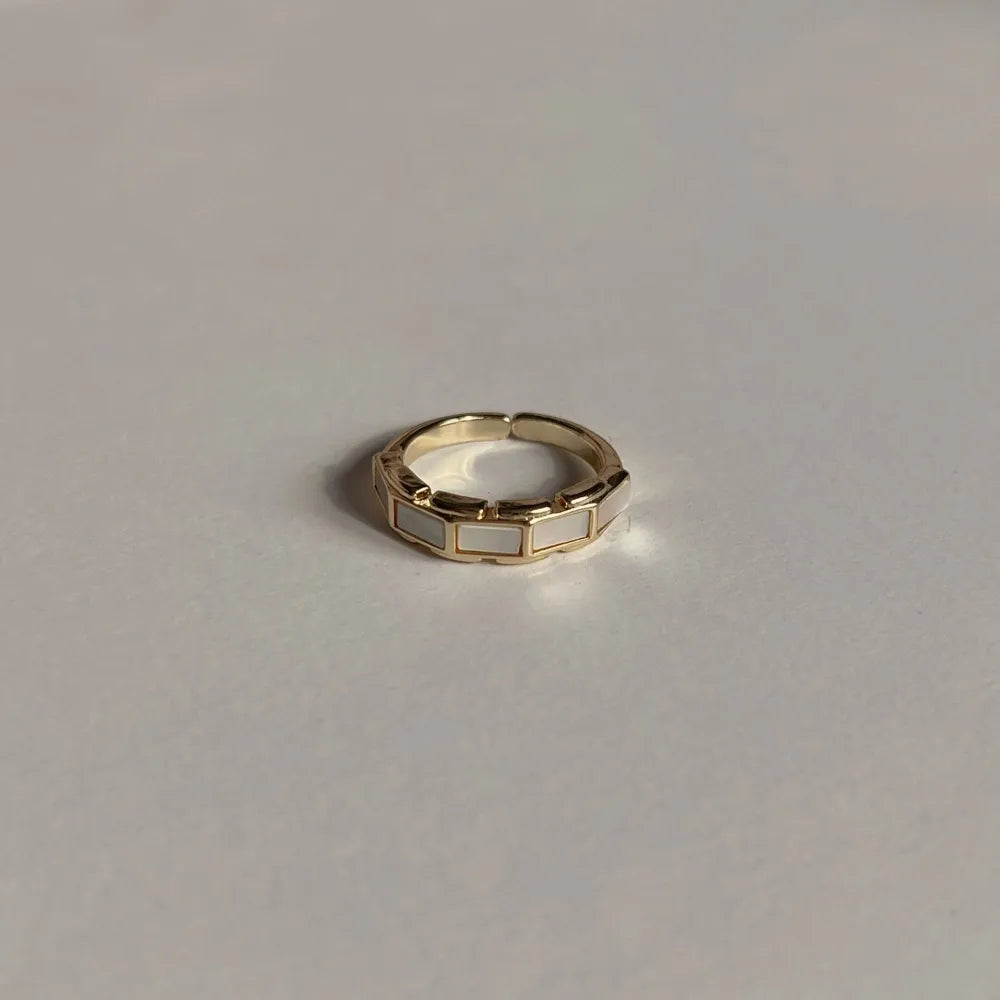 Cora Ring